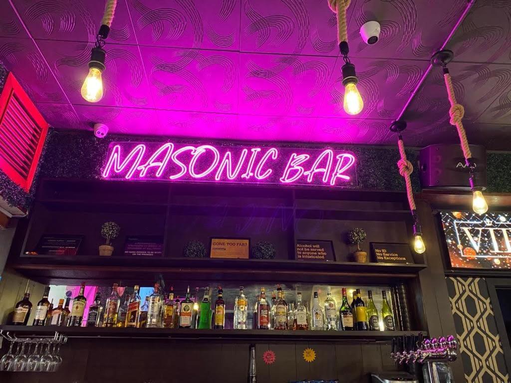 Masonic Hotel Waitara Exteriér fotografie
