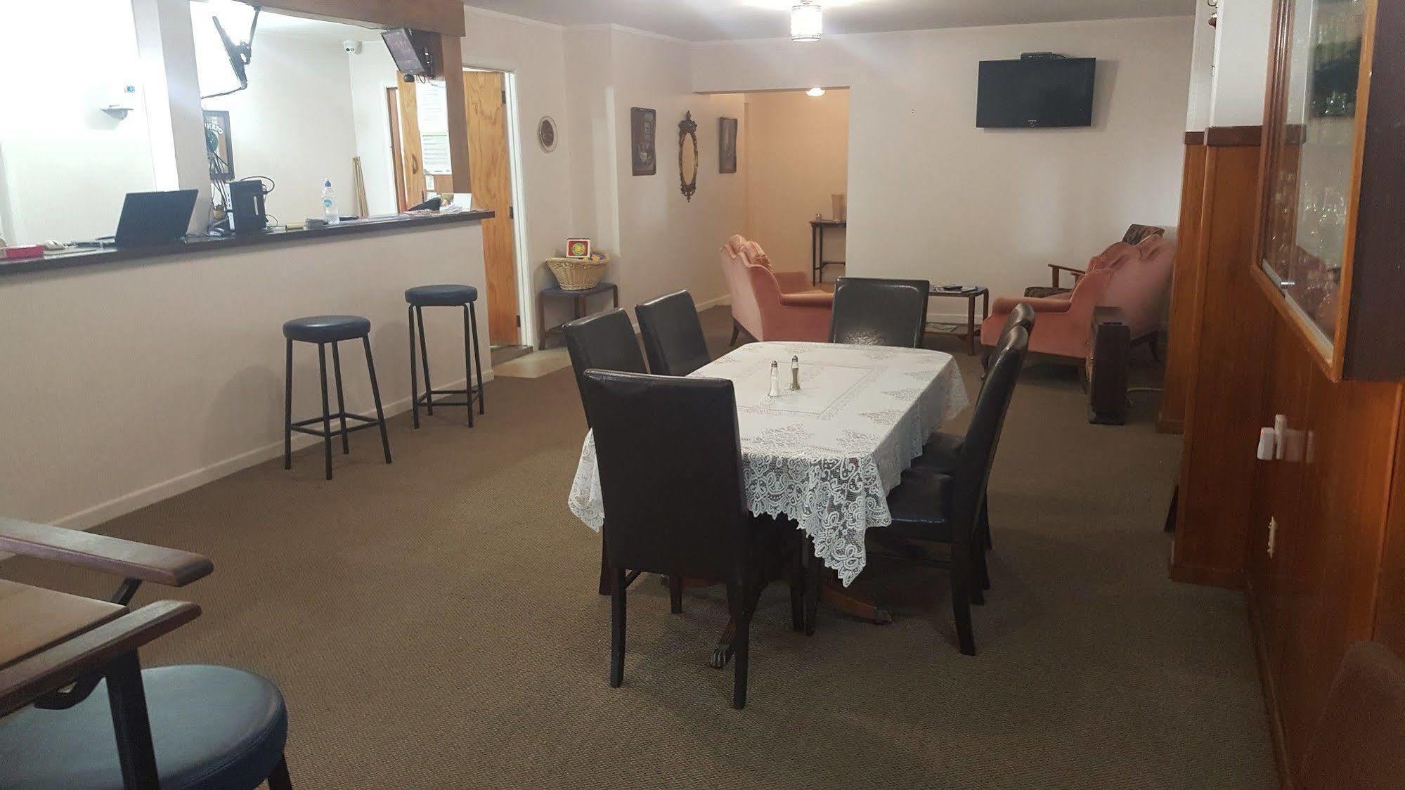 Masonic Hotel Waitara Exteriér fotografie